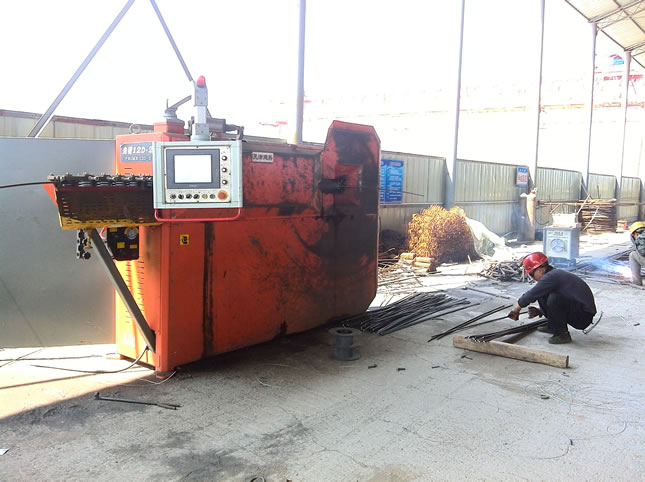 数控歪曲机现场4